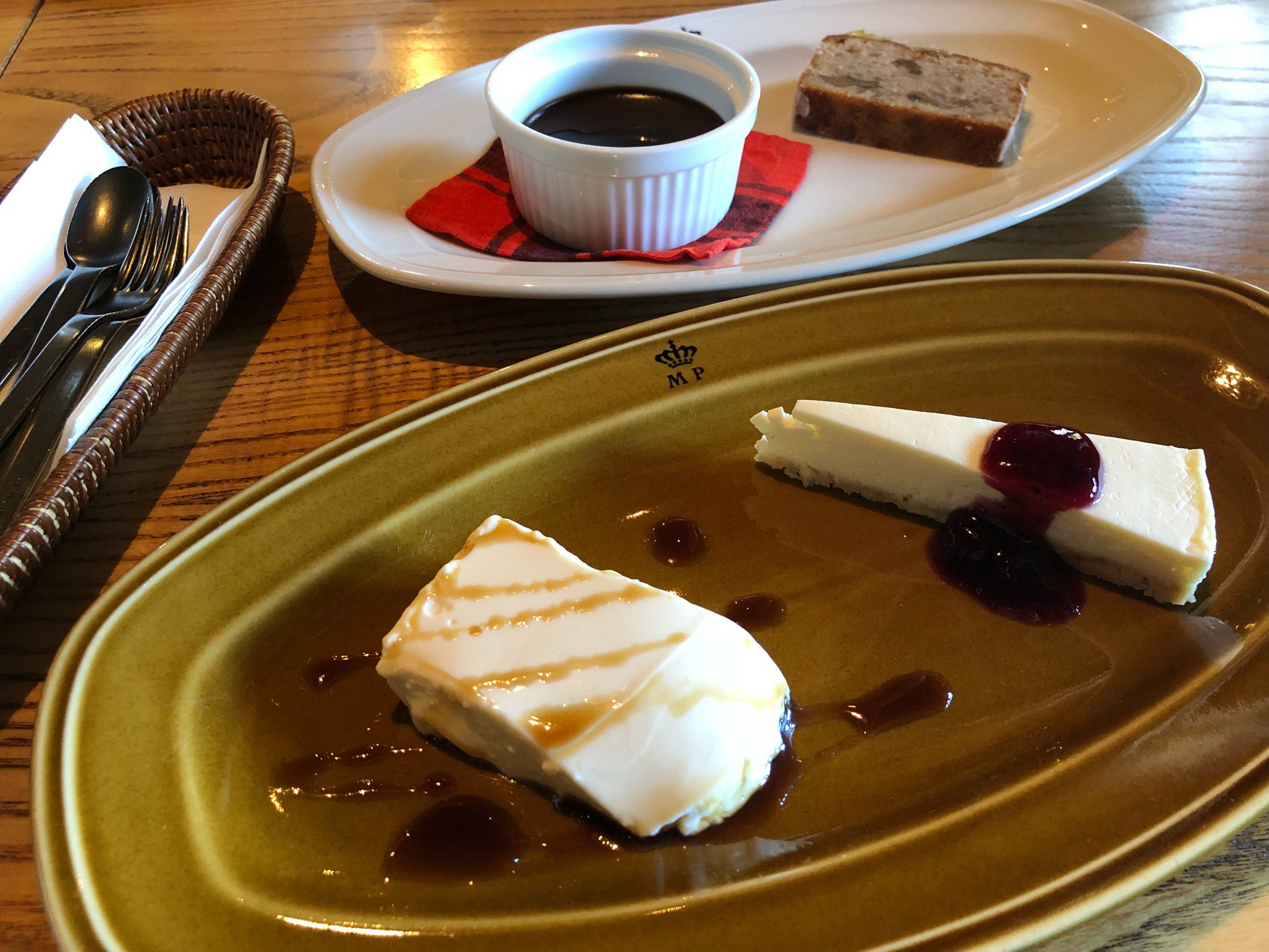 パンナコッタ、リコッタチーズケーキ、カカオのムース、レモンとクルミのケーキ。 (@ イタリア料理 Kan in 小牧市, 愛知県) パンナコッタ、リコッタチーズケーキ、カカオのムース、レモンとクルミのケーキ。 (@ イタリア料理 Kan in 小牧市, 愛知県)