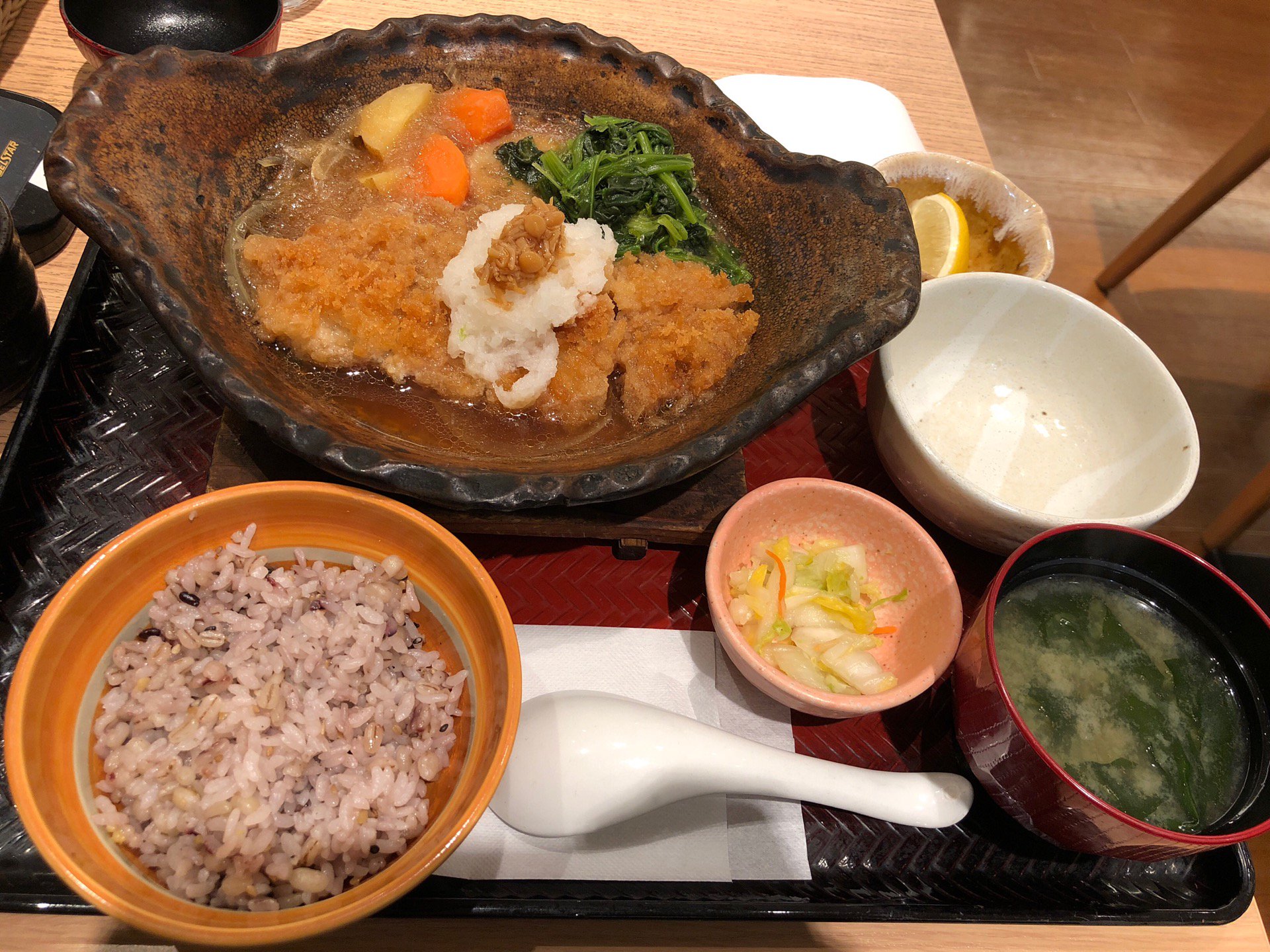 チキンかあさん煮定食 ご飯少なめ 五穀ご飯 (@ 大戸屋 デリスクエア今池店 in 名古屋市, 愛知県) チキンかあさん煮定食 ご飯少なめ 五穀ご飯 (@ 大戸屋 デリスクエア今池店 in 名古屋市, 愛知県)