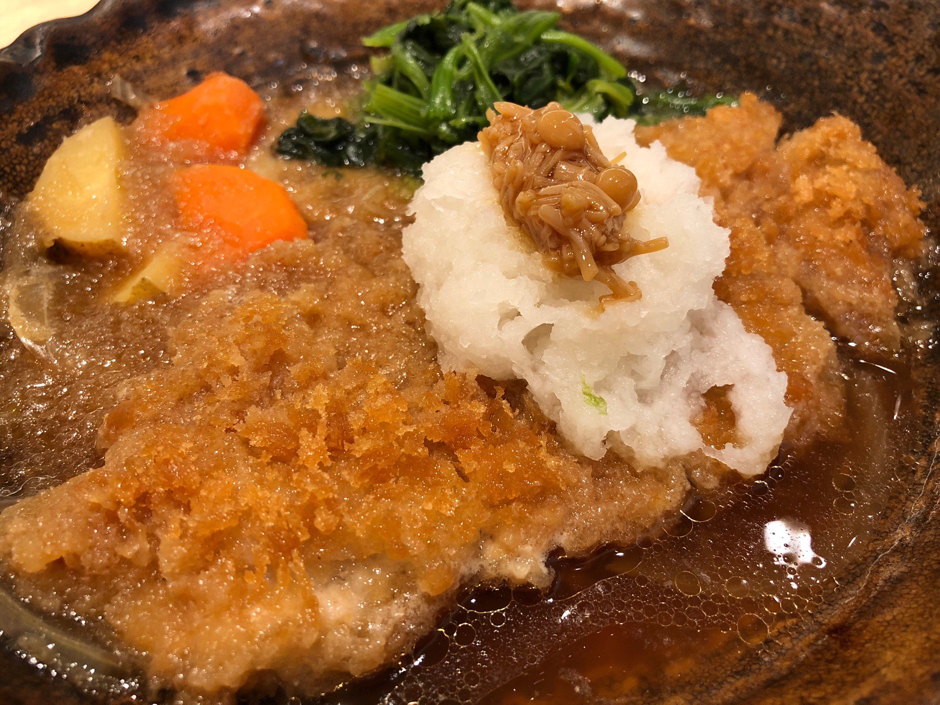 チキンかあさん煮は食べやすいサイズに縦横カットされてる。熱くてなかなか食べられないけど美味しい。 (@ 大戸屋 デリスクエア今池店 in 名古屋市, 愛知県) チキンかあさん煮は食べやすいサイズに縦横カットされてる。熱くてなかなか食べられないけど美味しい。 (@ 大戸屋 デリスクエア今池店 in 名古屋市, 愛知県)
