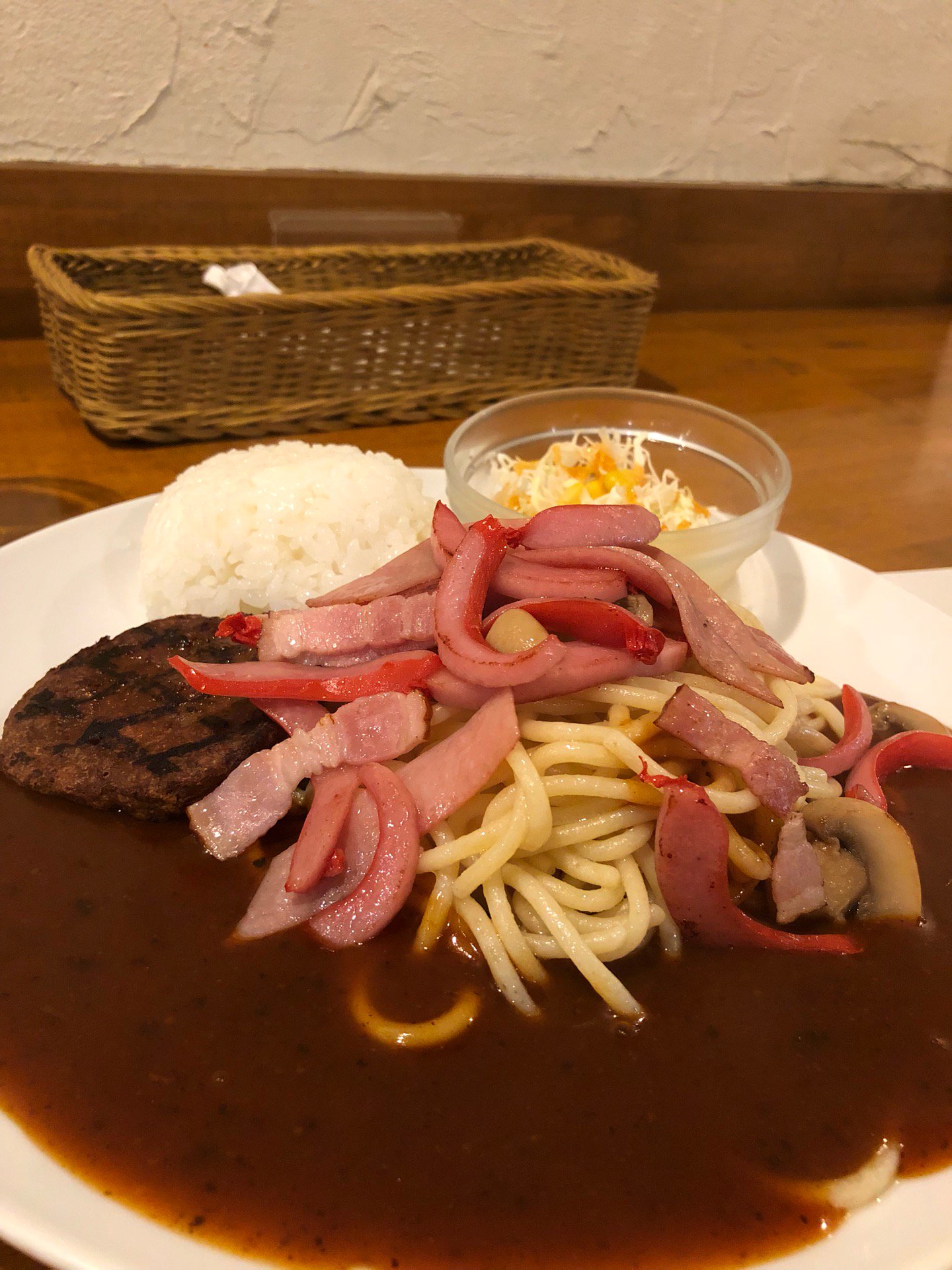 あんかけスパゲッティ ミラネーズとハンバーグ (@ フルット in 名古屋市, 愛知県) あんかけスパゲッティ ミラネーズとハンバーグ (@ フルット in 名古屋市, 愛知県)
