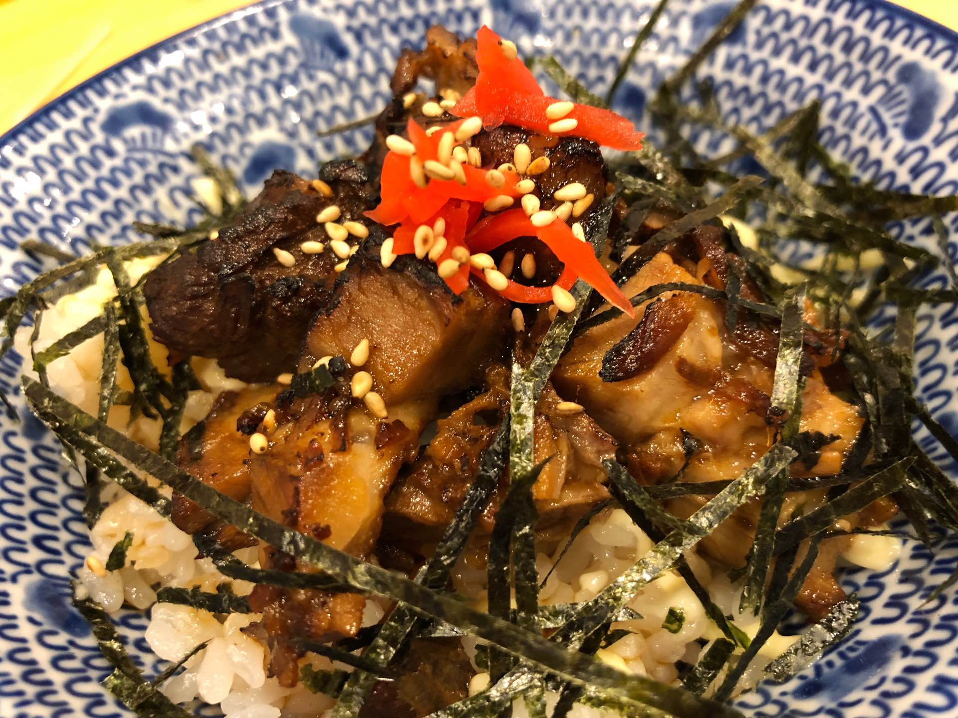 ミニちゃーしゅう飯。マヨネーズもついてる。 ミニちゃーしゅう飯。マヨネーズもついてる。