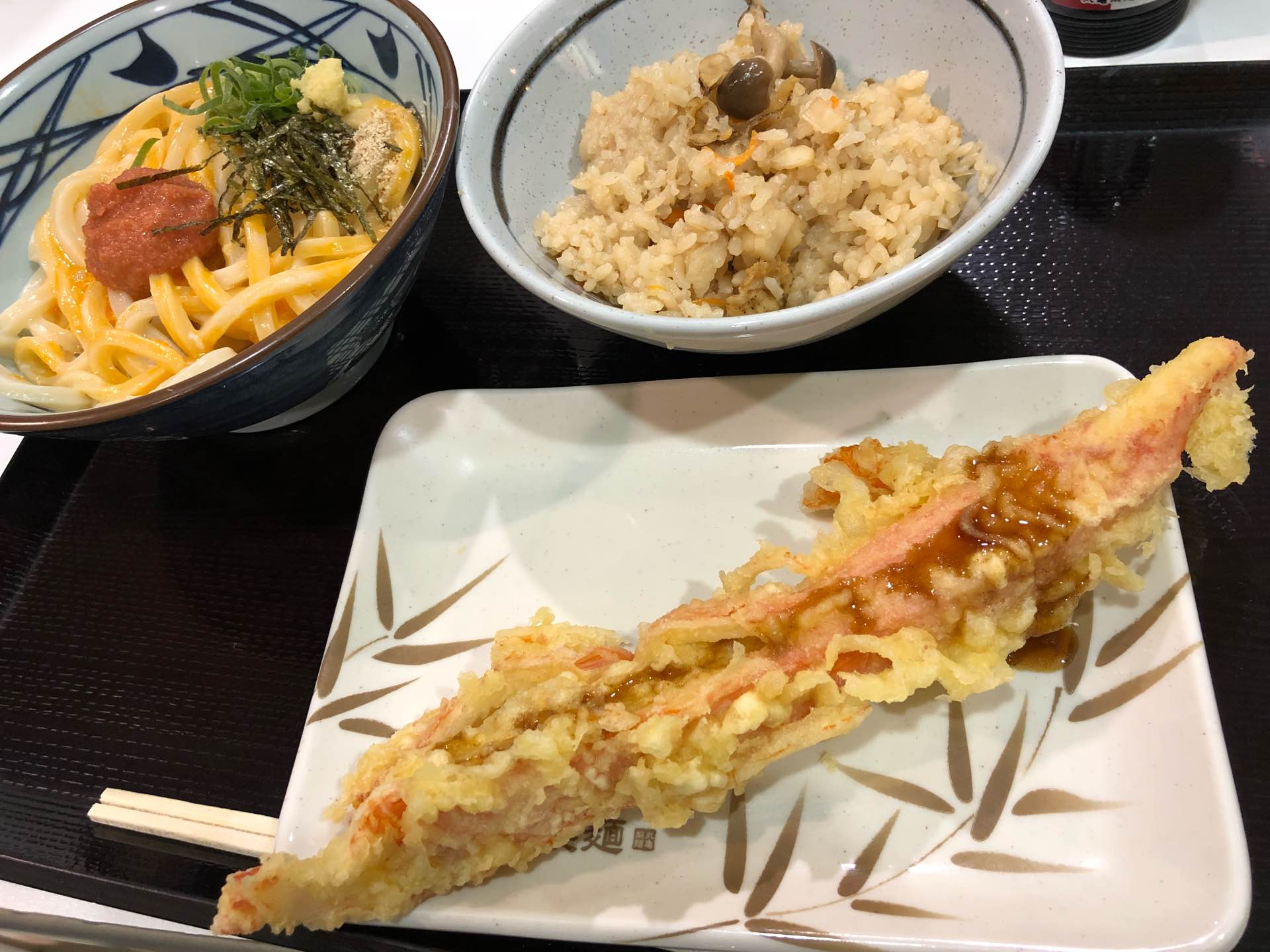 丸亀製麺 帆立ごはん + ジャンボカニカマ天ぷら + 明太釜玉うどん 丸亀製麺 帆立ごはん + ジャンボカニカマ天ぷら + 明太釜玉うどん