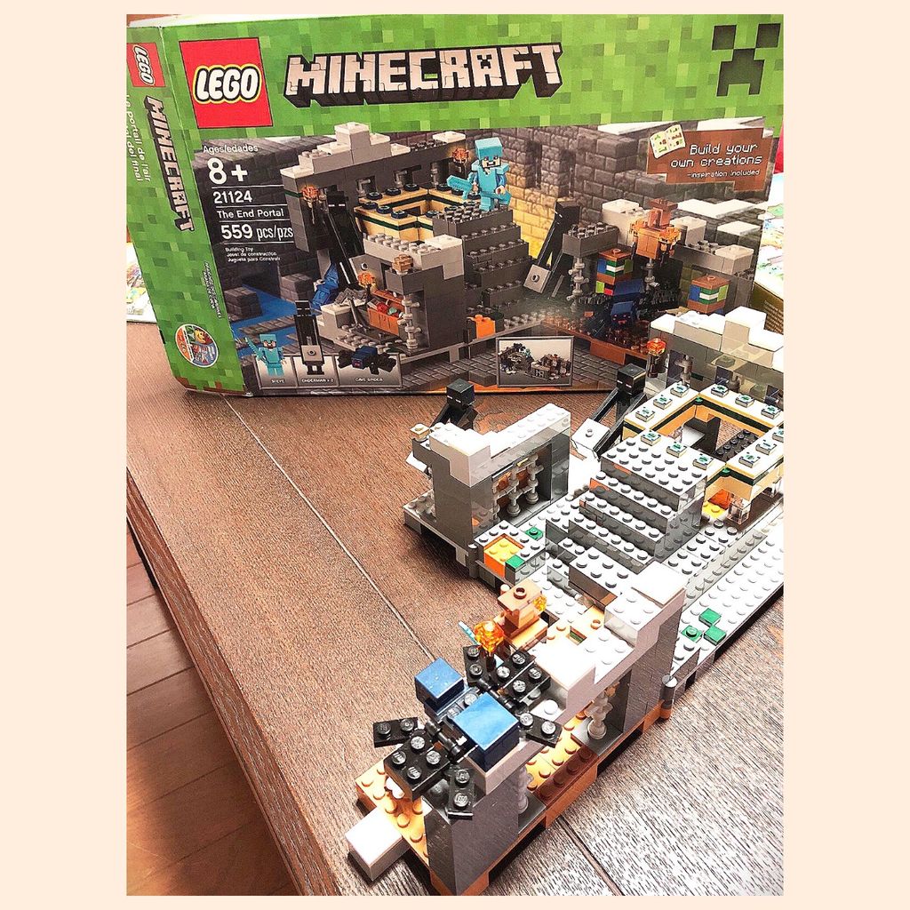 マインクラフトのエンドポータルが組み上がった。今回は特に問題もなくすんなり完成。 LEGO Minecraft The End Portal 21124 マインクラフトのエンドポータルが組み上がった。今回は特に問題もなくすんなり完成。 LEGO Minecraft The End Portal 21124