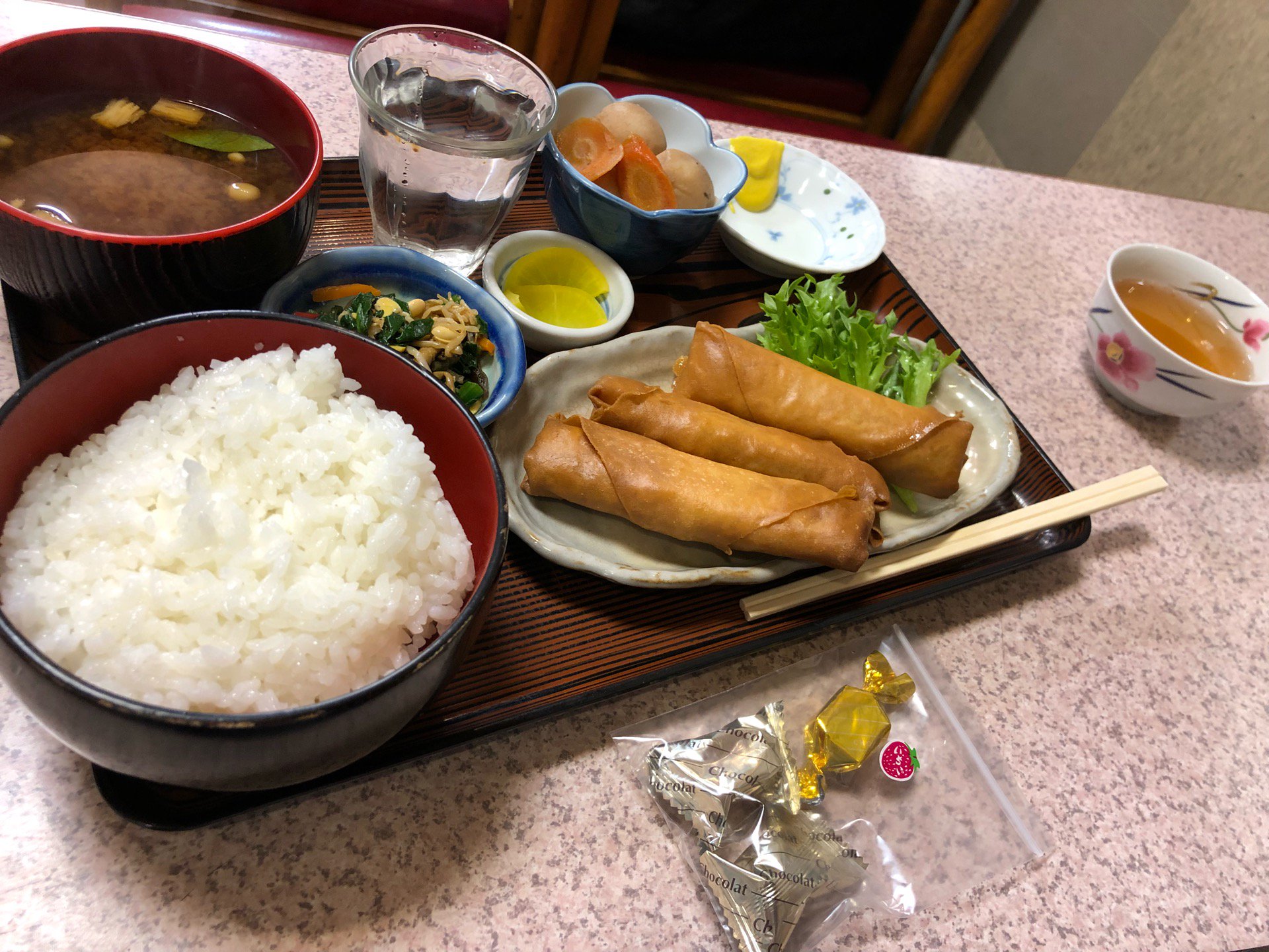 昼のメニューは650円の日替わりランチのみ。バレンタインデーなのでチョコレート付き(∩´∀`)∩ (@ 太陽堂 in Nagoya-shi, Aichi-ken) 昼のメニューは650円の日替わりランチのみ。バレンタインデーなのでチョコレート付き(∩´∀`)∩ (@ 太陽堂 in Nagoya-shi, Aichi-ken)
