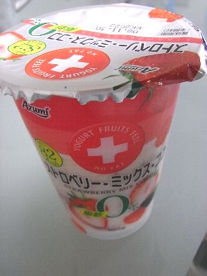 YOGURT FRUITS FEEL ストロベリー・ミックス・ココ