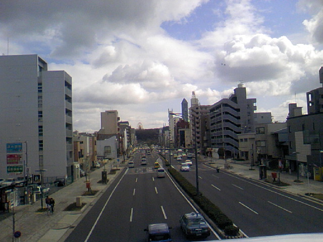 愛知県名古屋市千種区東山通2丁目の歩道橋(35.162501,136.967071)から見た東の風景