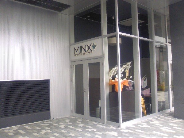 MINX: OFFICE IN CAFE