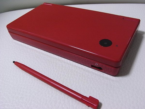 ニンテンドーDSi レッド